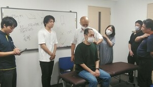 指圧マッサージ　整体師