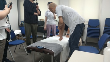 指を痛めない原理原則と背中の指圧ツボをとらえる考え方
