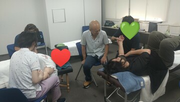 上肢の効率的な指圧ストレッチで肩こりや予防にも！